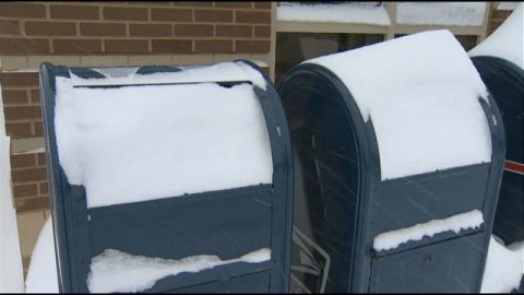 Video: Mail carriers enjoy rare day off thanks to Blizzard of 2015