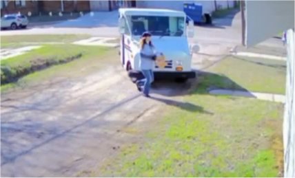Video: OK Carrier Throws Package Then Jogs Around LLV – Strange Behavior