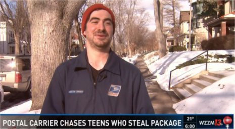Video: Grand Rapids postal carrier chases down package thieves