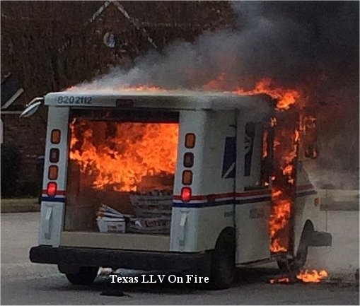 Video: Texas postal vehicle catches fire, mail destroyed