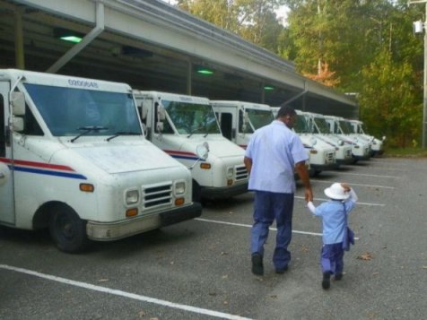 Video: Virginia Boy Leaves Cold Gatorade, Water for Mailman During Heatwave