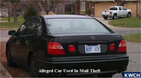 Video: Kansas couple catches suspects stealing mail in broad daylight